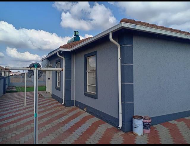 3 BEDROOM HOUSE FOR SALE IN THE ORCHARDS